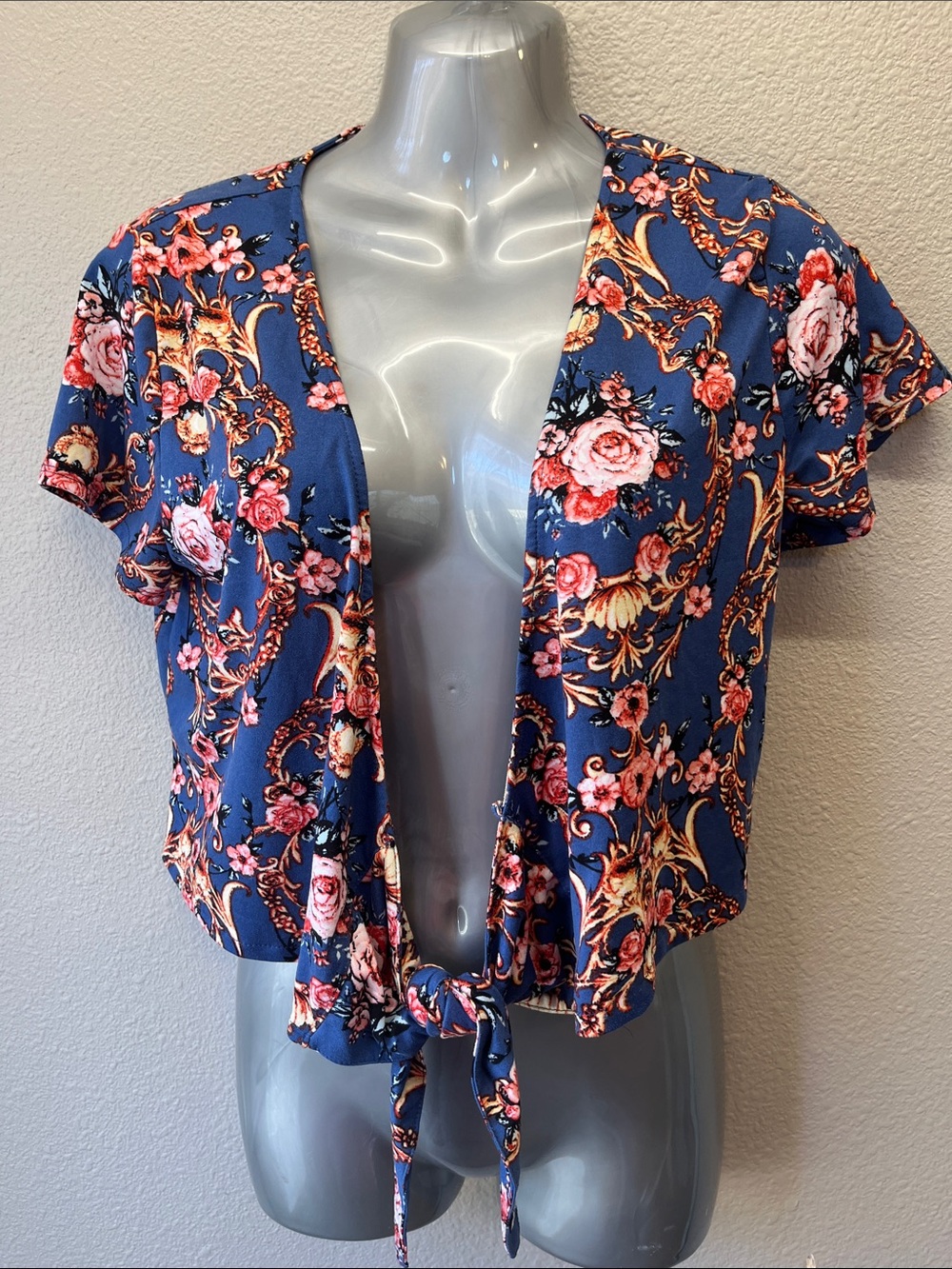 Eye candy crop front tie top size 1X